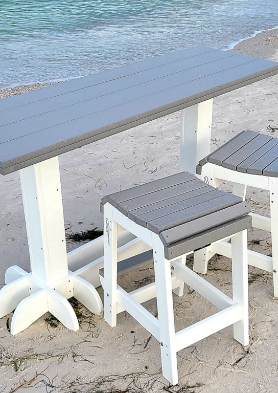 ITOF - Sandbar Table with chairs